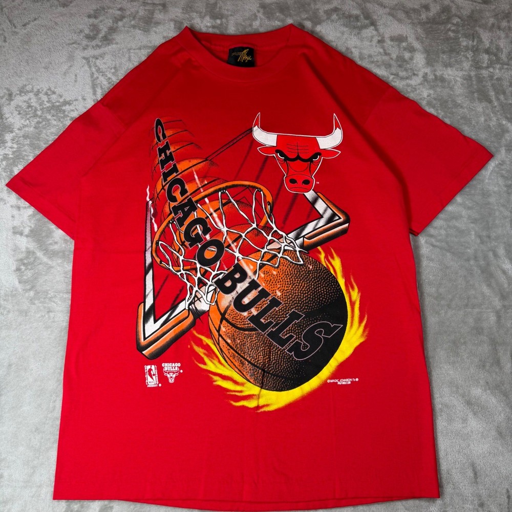 Vintage Chicago Bulls T Shirt Large Red Magic Johnson NBA Graphic 90s USA