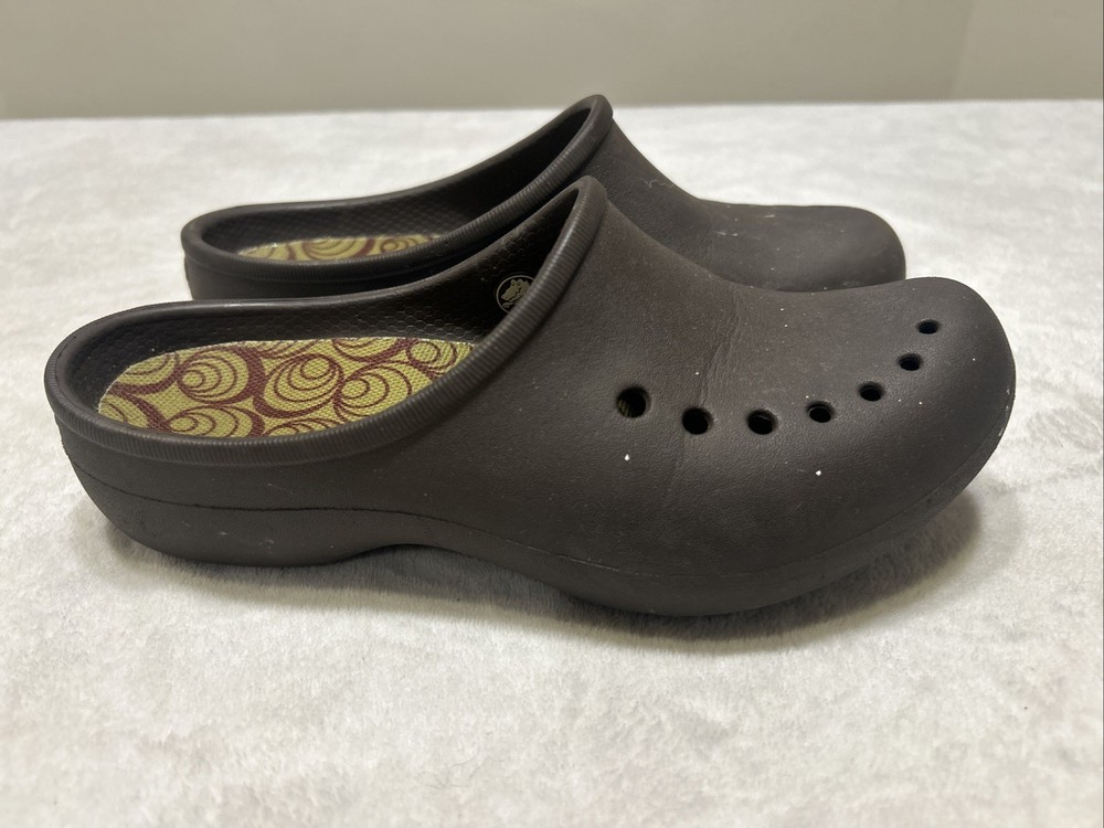 Crocs Women’s Size 7 Tully Clogs Shoes Mules Brown Slip On Garden Comfort