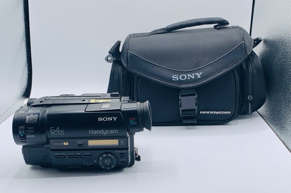 Sony Handycam CCD-TR67 Camcorder Bundle *See Details*
