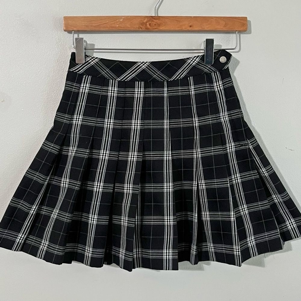 H&M Divided Black White Plaid Pleated Mini Skirt Y2K Schoolgirl Size 0