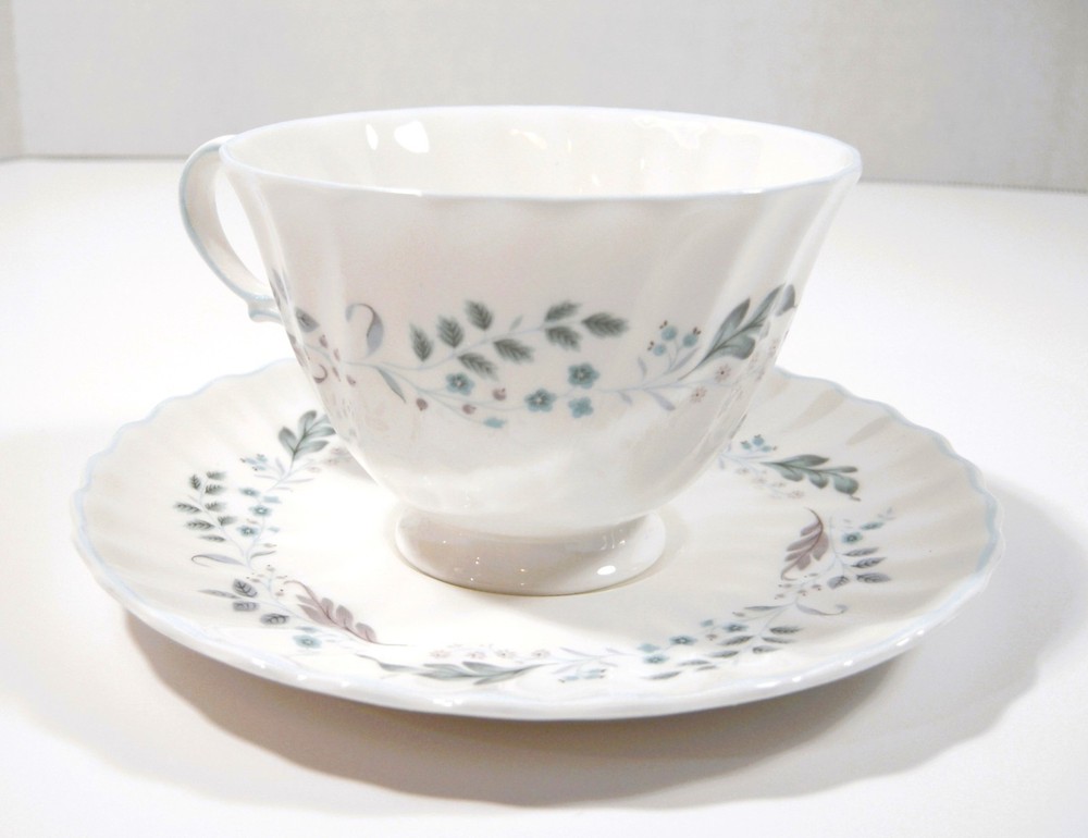 Glen Auldyn Royal Doulton Footed Cup & Saucer Set H4959 Bone China