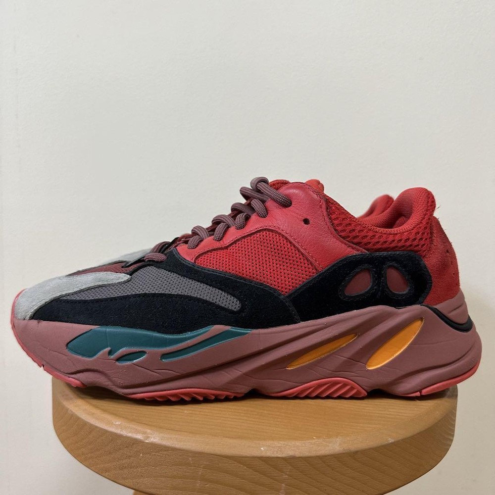 Men 9.5US Adidas Yeezy Boost 700 Hi-Res Red
