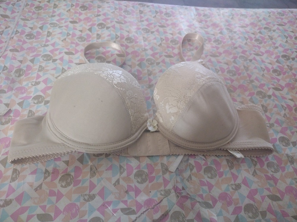 Women's Bra Daier Yalai Brand Size 75/40 Underwire.