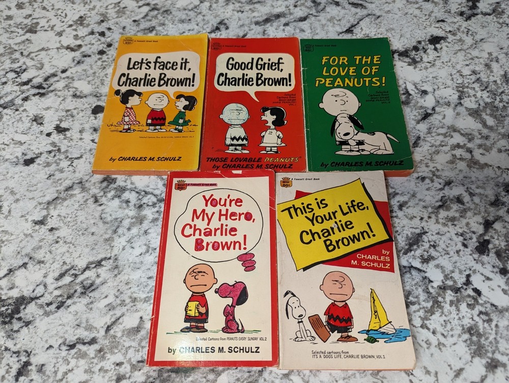 Vintage 1960s Peanuts Charlie Brown Snoopy 5 Paperback Book Lot