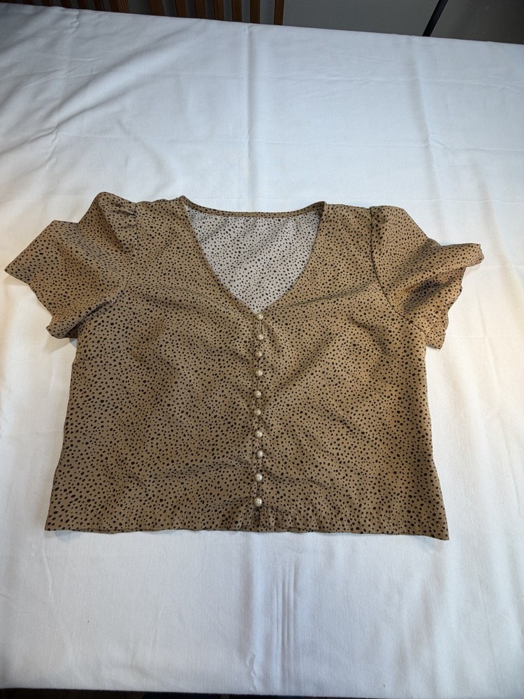 SHEIN Women's Size L Crop Button Blouse Short Sleeve V-Neck Tan and Black