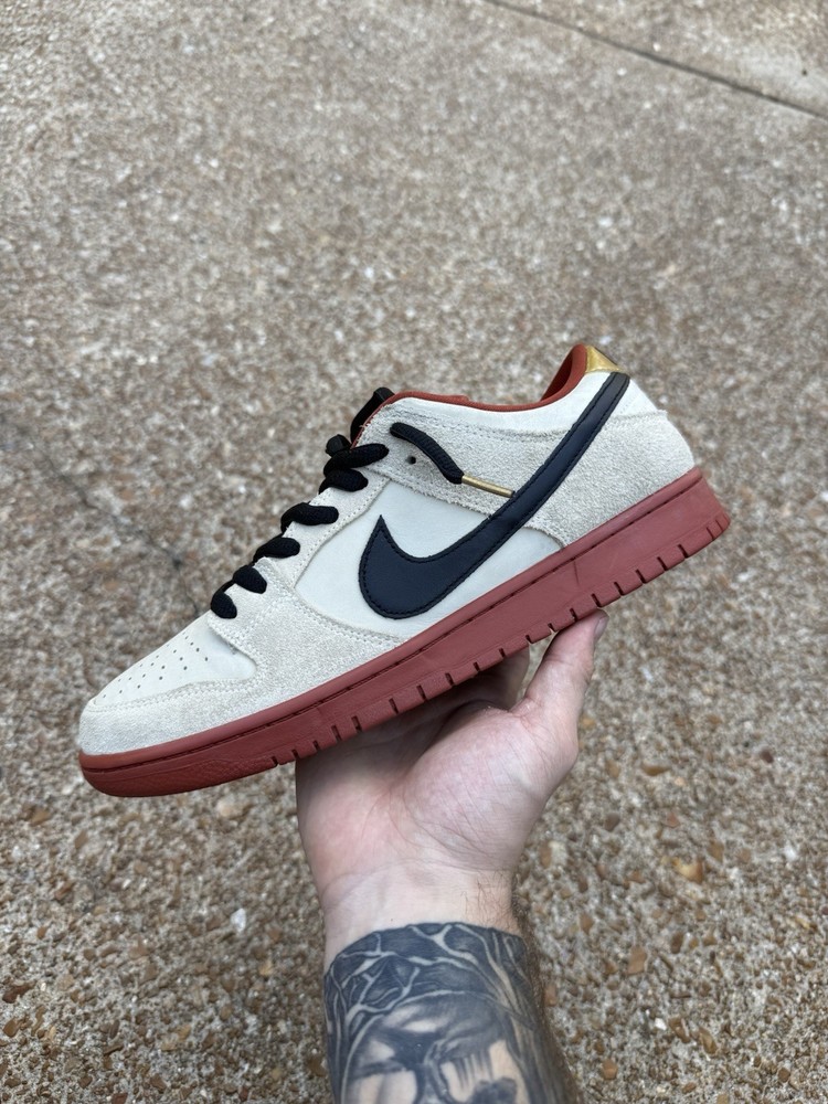 Nike Dunk SB Low Muslin / Hennessy - Size 10 - original box and extra laces