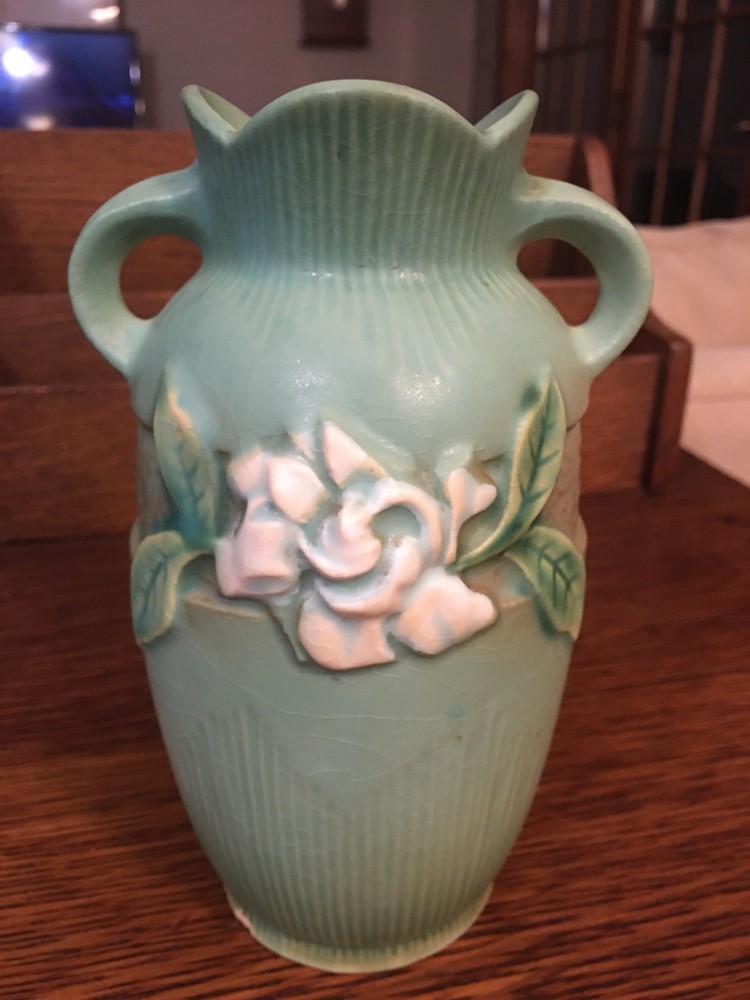 Roseville Art Pottery Green Gardenia Vase (c.1940s) 681-6