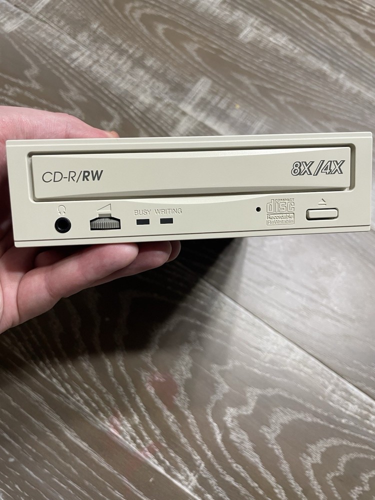 Matsushita-Kotobuki Cw-7566 5.25in Beige IDE Internal CD-R/RW Drive 8x/4x NOS