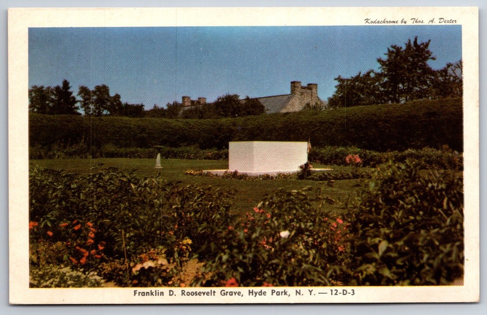 Hyde Park New York~Franklin Roosevelt Grave Site Color Photo~Vintage Postcard