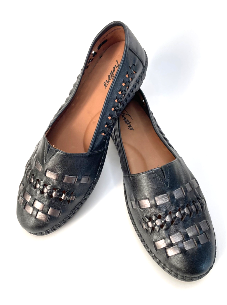 Trotters Black & Platinum Rory Loafers Size 11
