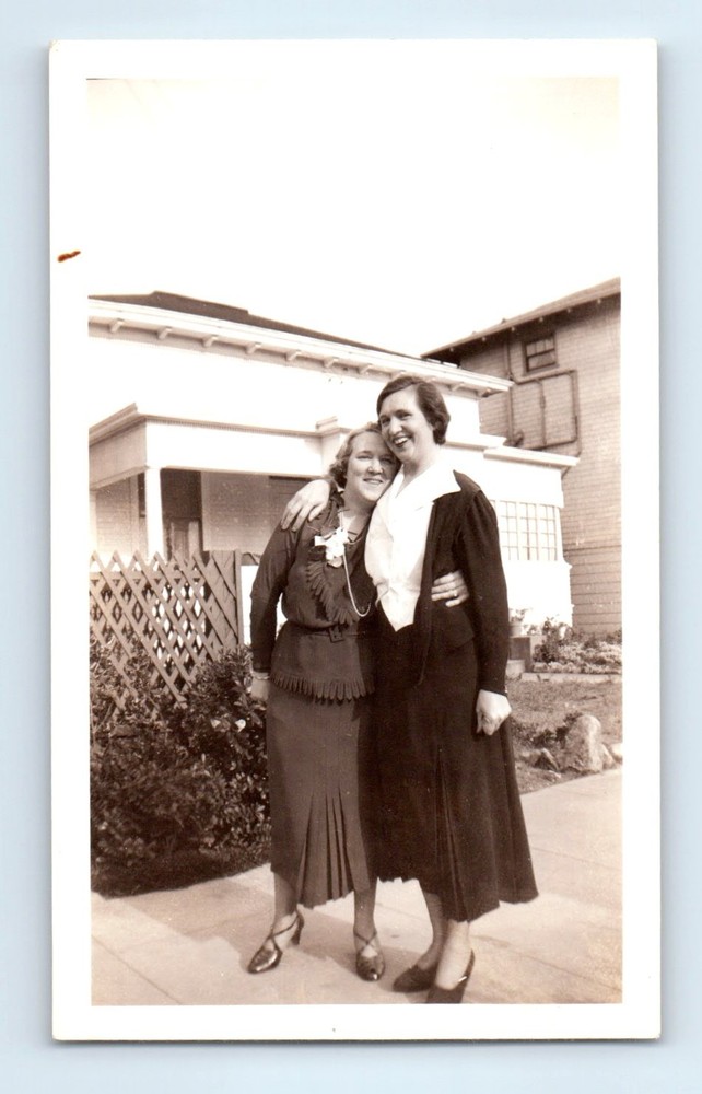 Old Vintage Photo 1937 PAIR AFFECTIONATE WOMEN OUTSIDE HOUSE STREET SCENE