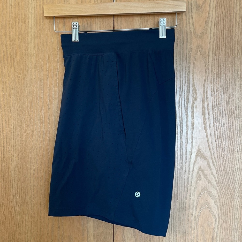 Lululemon Mens L Dark Blue Perforated Pace Breaker Linerless Shorts