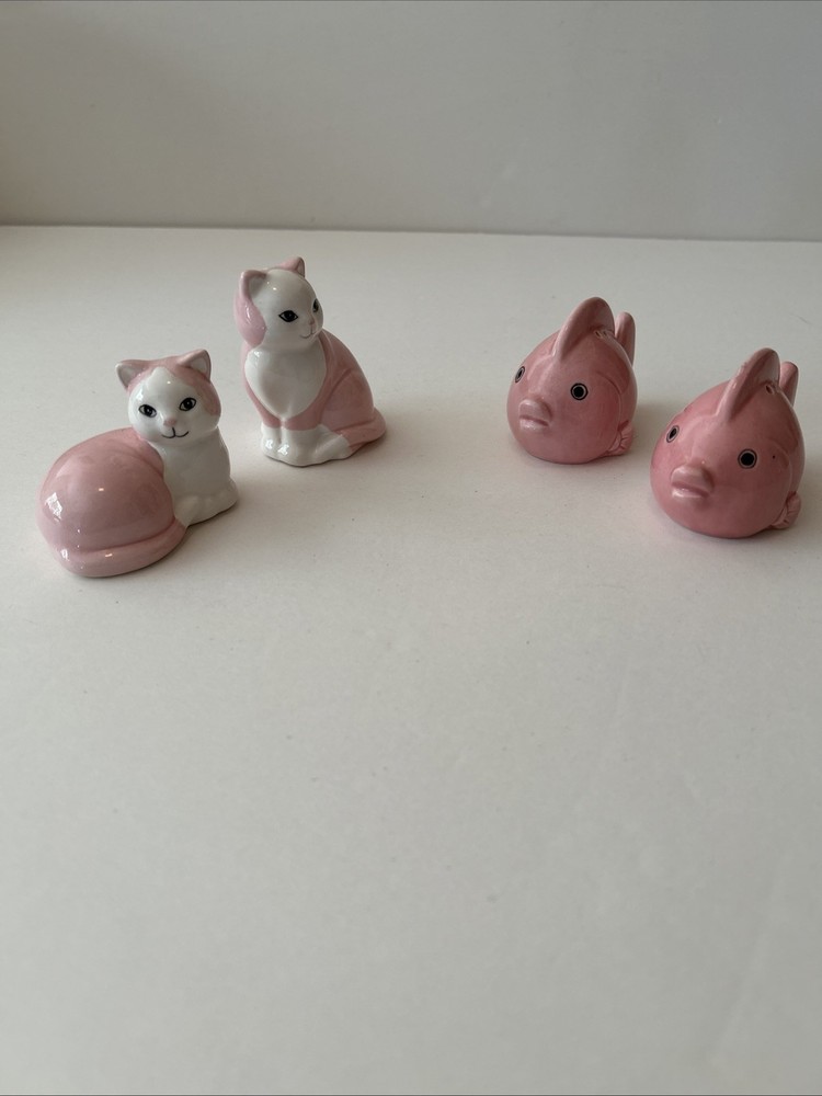 vintage Ceramic salt and pepper shakers lot. Cats And Fish Collectable Items.