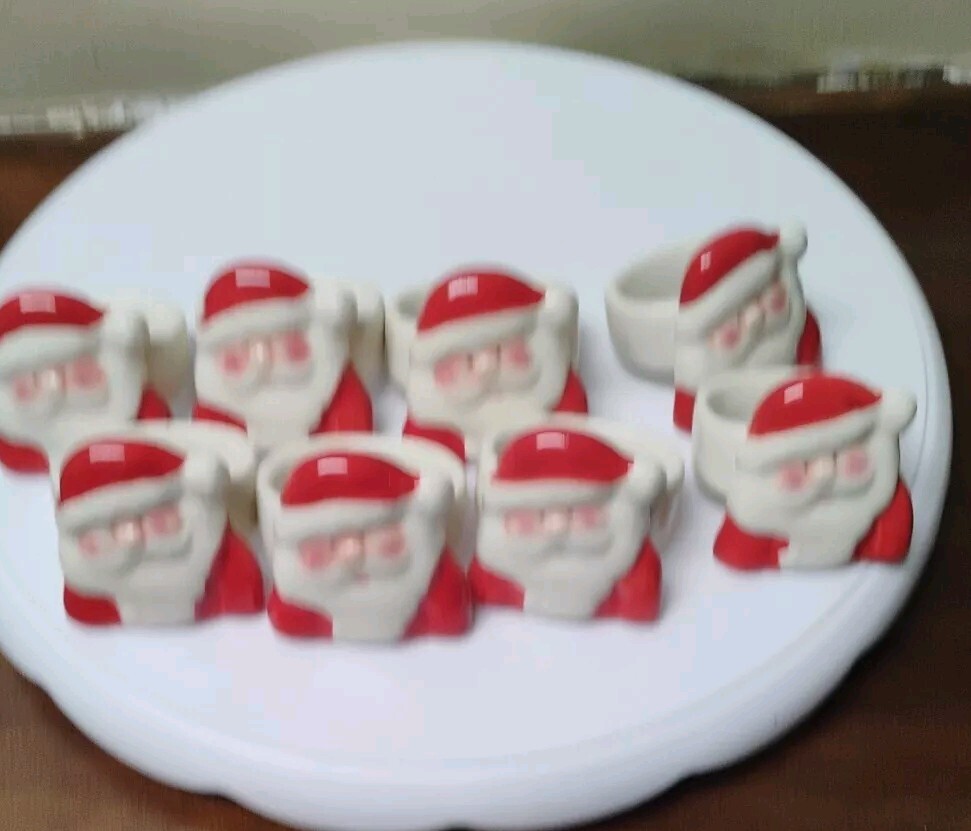 Ceramic Santa Claus Napkin Ring Holders Holiday Christmas Table Setting (8)