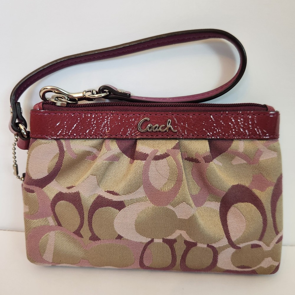 Coach Woman Wristlet Wallet