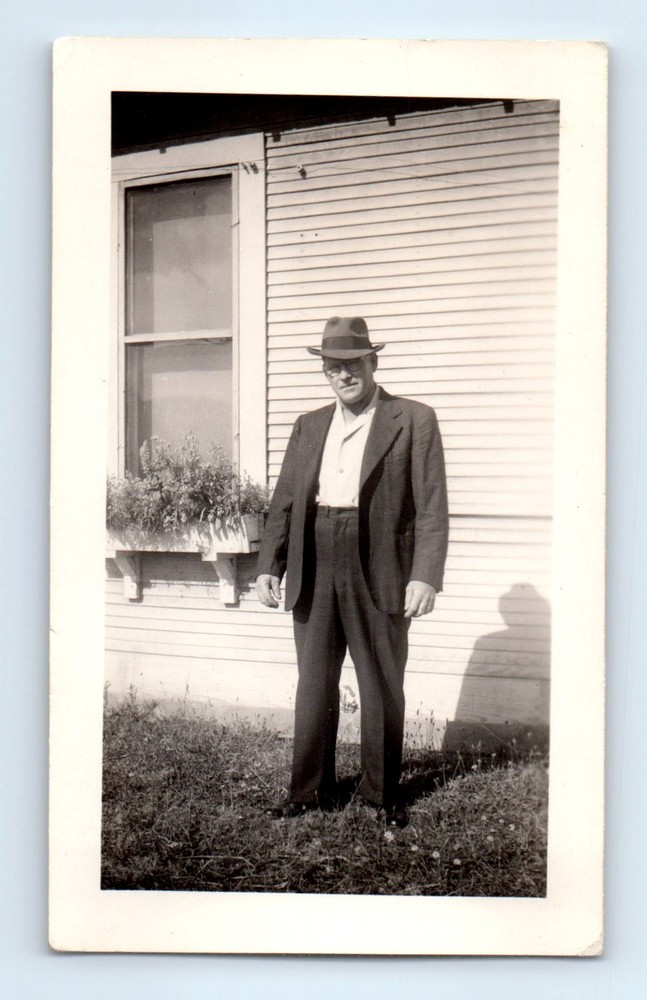 Old Vintage Photo SOLO MAN BY HOUSE BOB LORIMER ID'D NAME ANTIQUE SNAPSHOT