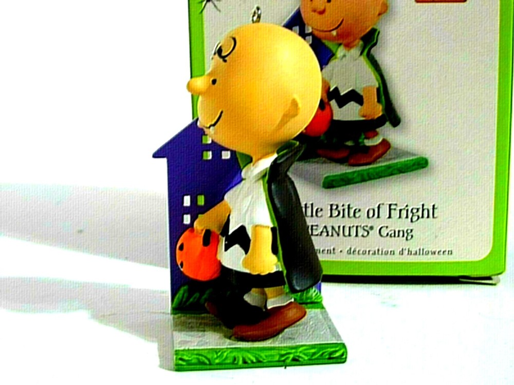 SNOOPY PEANUTS CHARLIE BROWN HALLMARK CHRISTMAS HALLOWEEN ORNAMENT FIGURE 2011