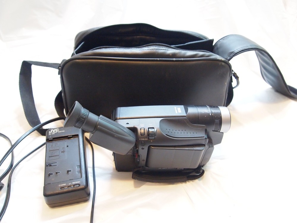 JVC GR-AXM210U VHS-C Analog Camcorder READ