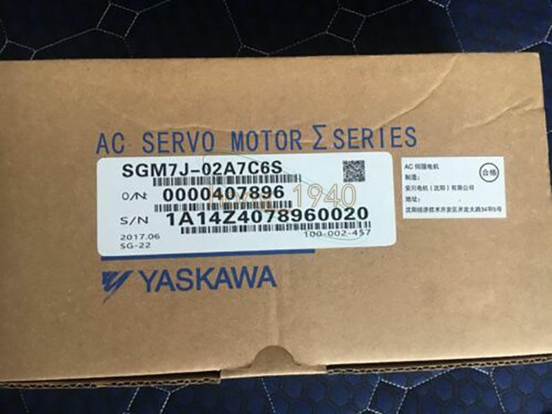 1PC New In Box Yaskawa servo Motor SGM7J-02A7C6S