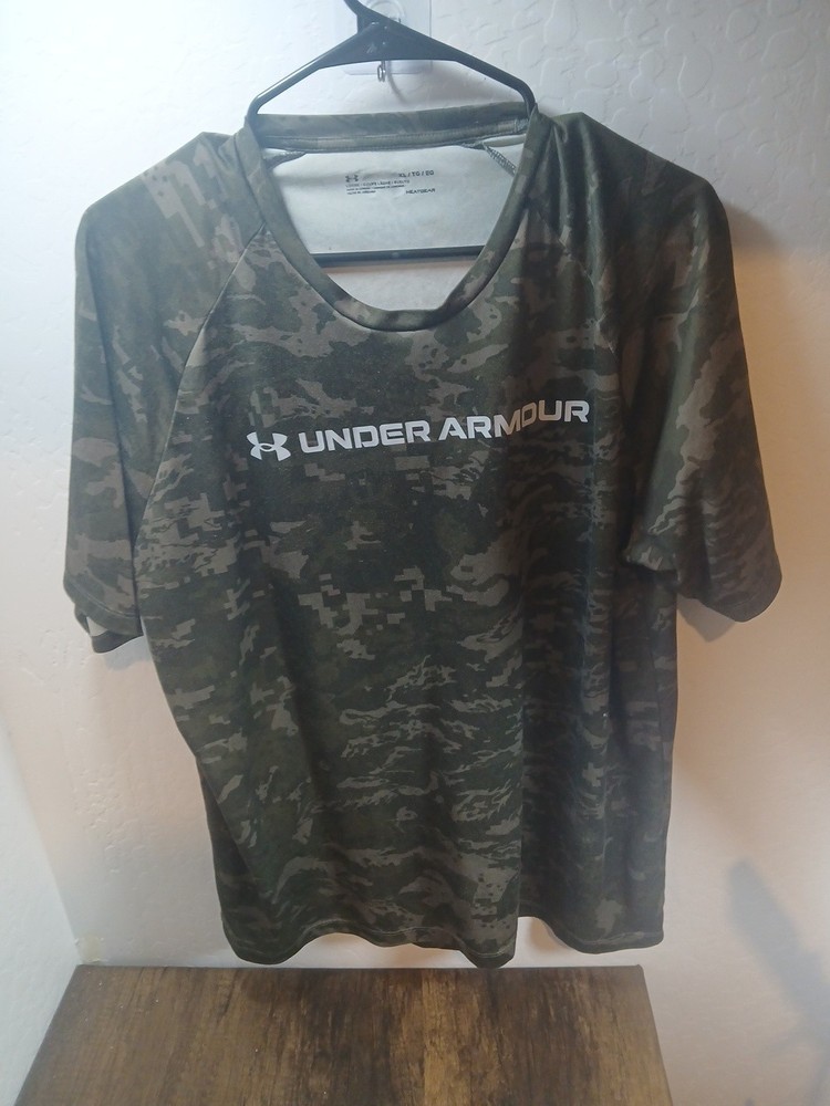 Under Armour Loose gray green camoflauge camo shirt mens size XL