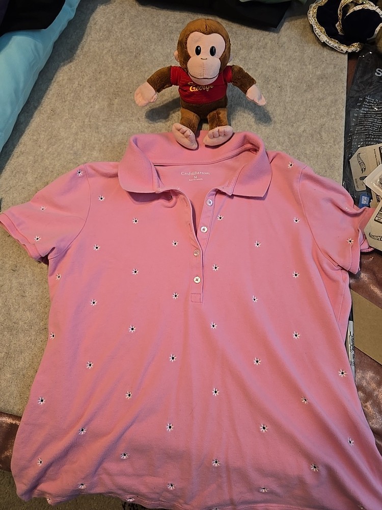 Croft & Barrow M Women's Pink Shirt With WHITE Daisies  5button Up Polo.