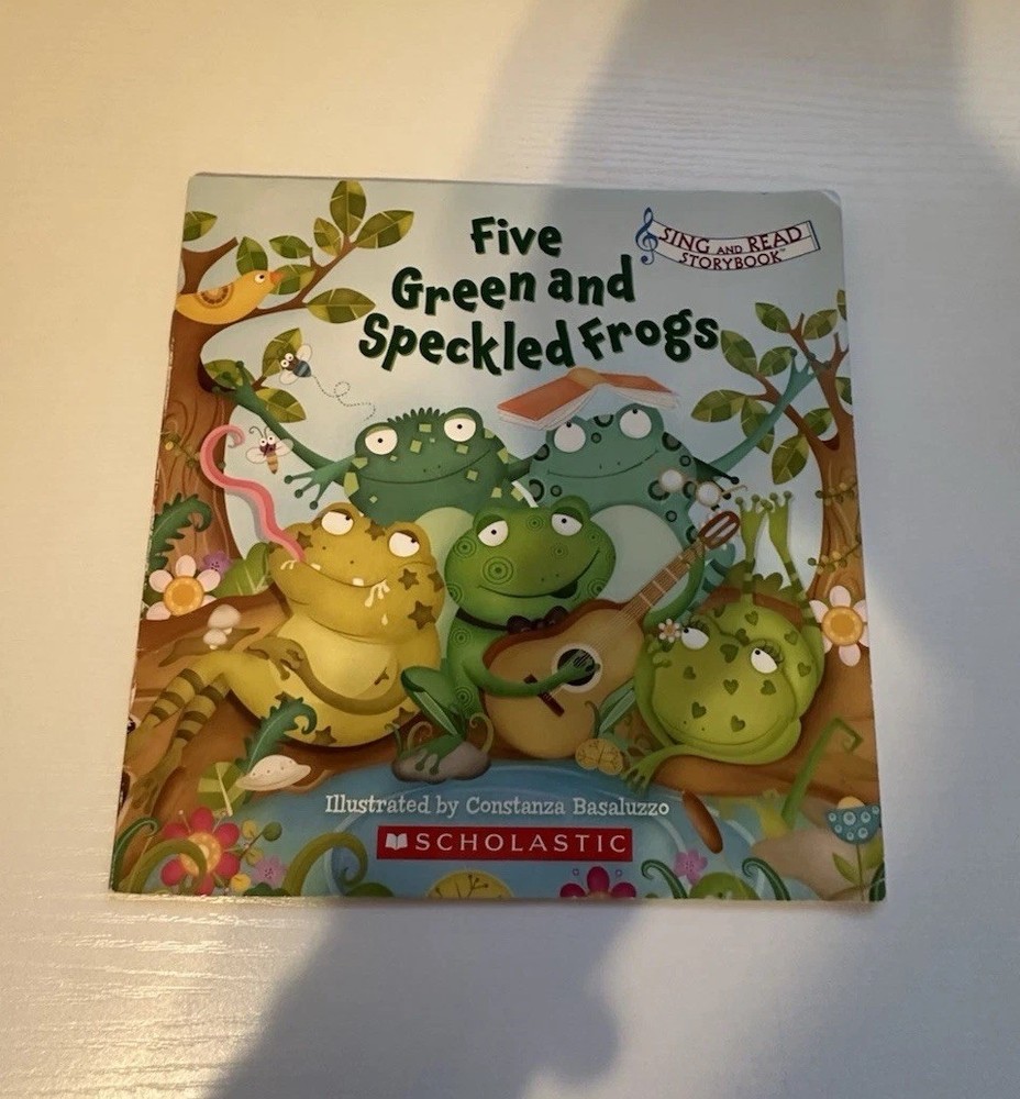 Five Green and Speckled Frogs by Constanza Basaluzzo (Trade Paperback)