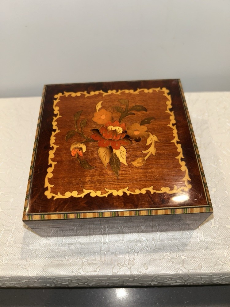 Vintage Floral Wood Inlay Hinged Jewelry Trinket Box  