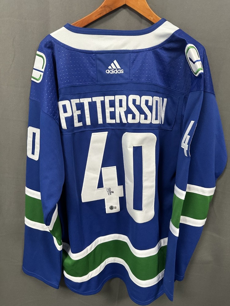 Elias Pettersson Signed Vancouver Canucks Hockey Jersey AUTO BAS Beckett Sz XLPROBSTEIN is actively accepting consignments !!