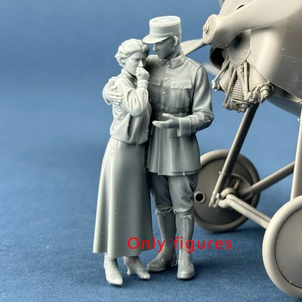 1/32 Resin Model figure French Pilot Officer And Lady Unassembled and unpainted