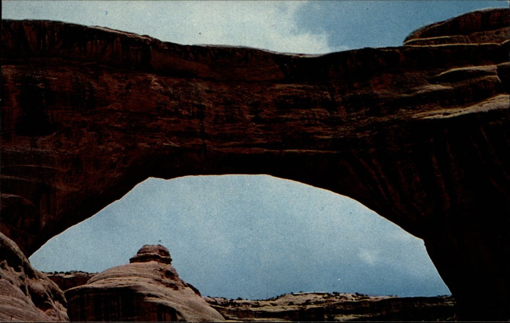 Sipapu Natural Bridge rock formation Utah ~ 1950-60s vintage postcard