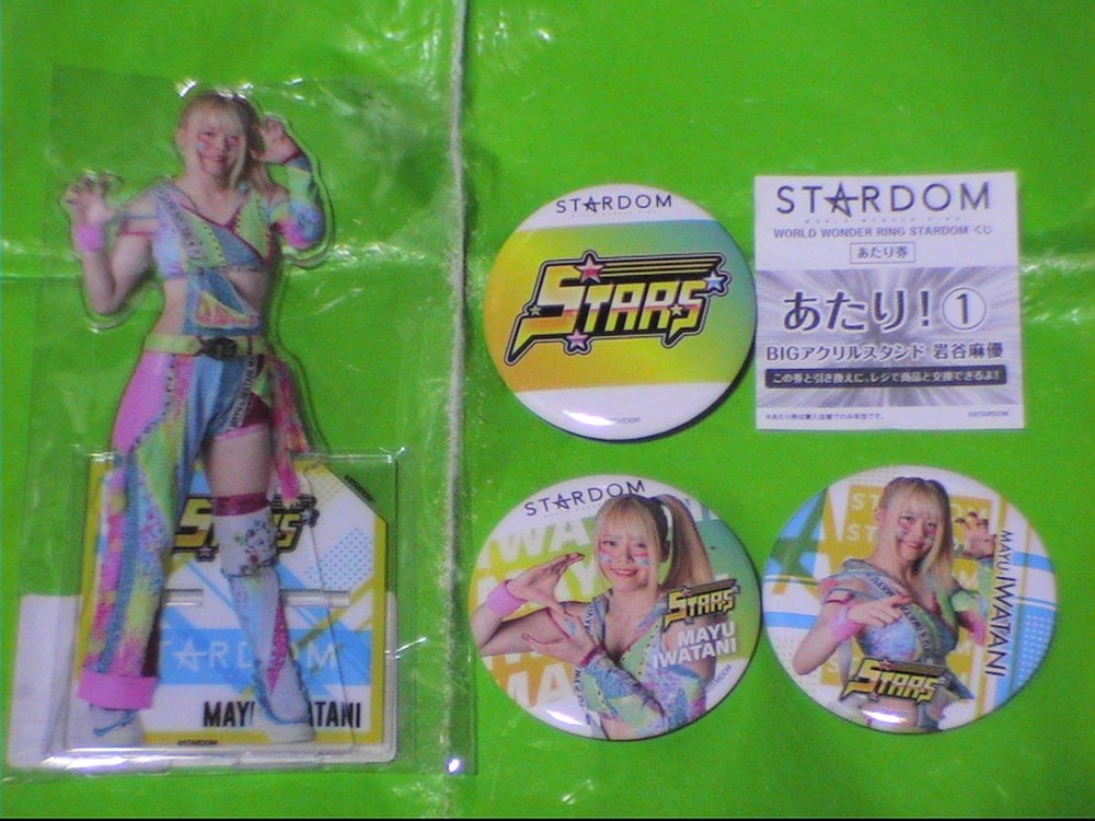 Stardom Lottery Acrylic Badge Mayu Iwatani