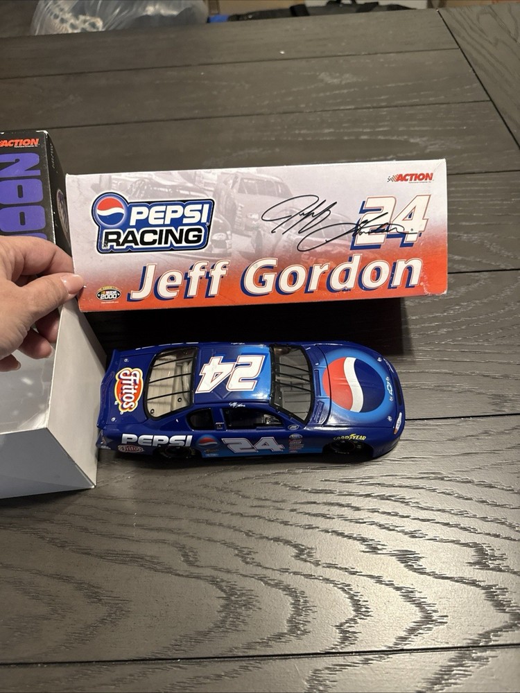 Jeff Gordon #24 Pepsi DuPont 2000 Monte Carlo 1/24 Action