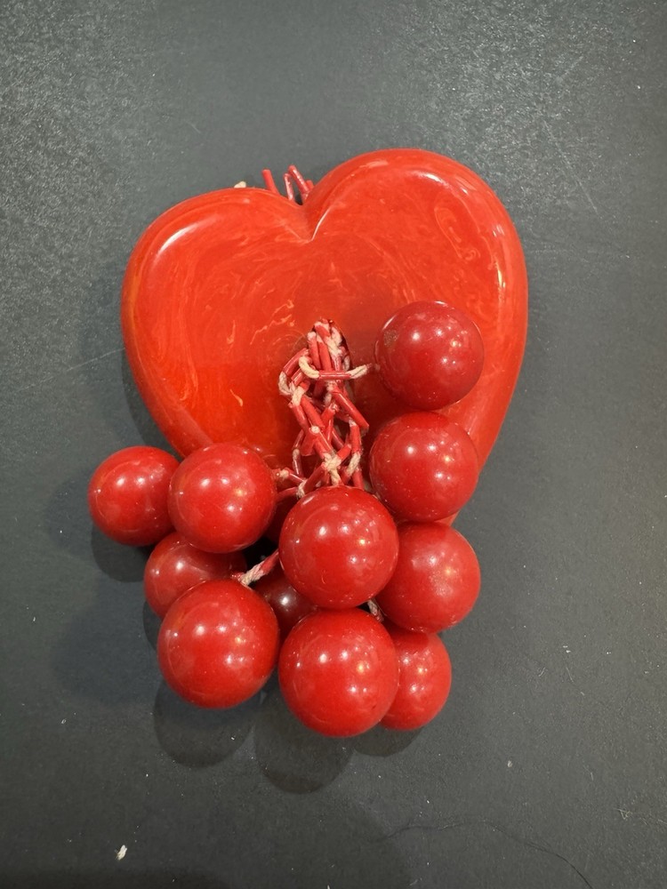 Vintage Art Deco 1940's  Red Bakelite Heart Dangle Cherries Bead Brooch TCM6