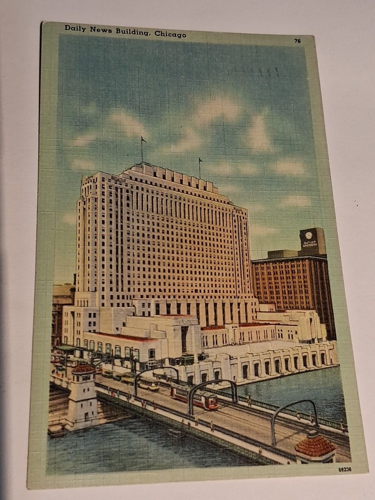 Postcard - Daily News Building, Chicago(posted)