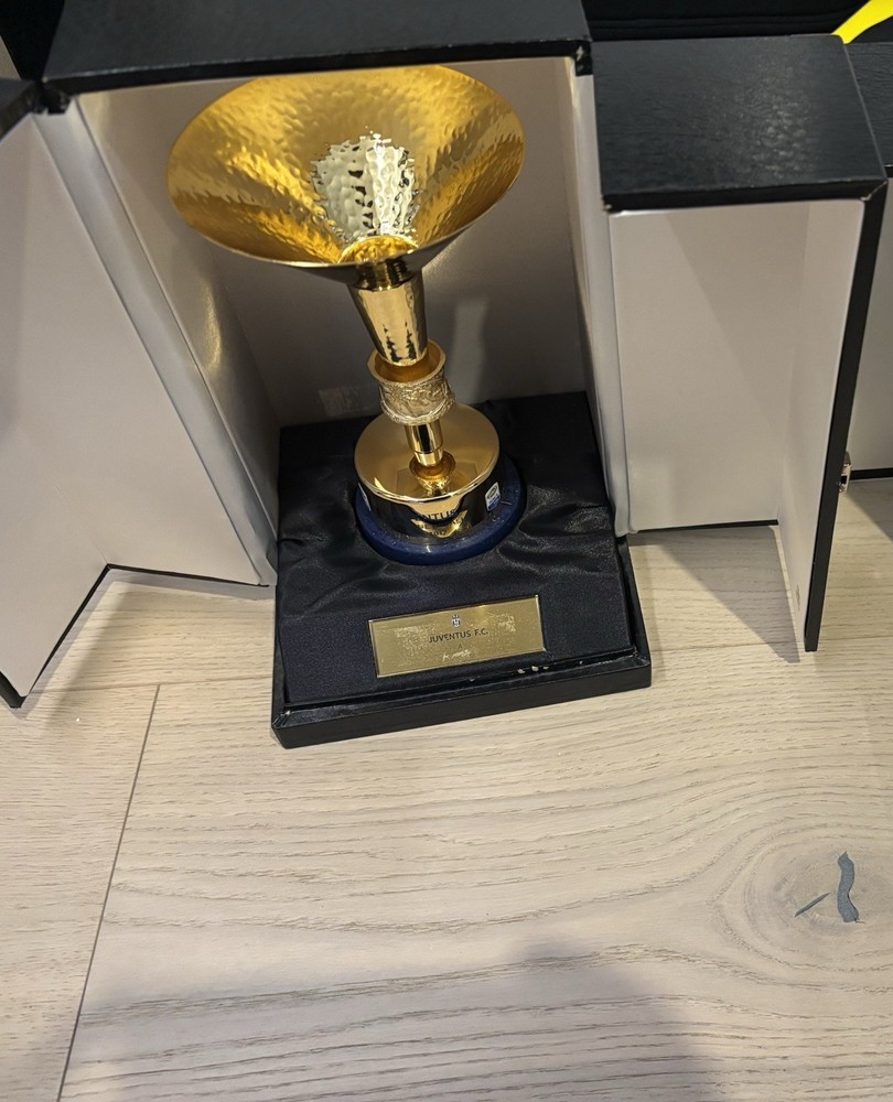 Juventus Shield Cup Original Trophy Exclusive Players Staff Year 2016/17