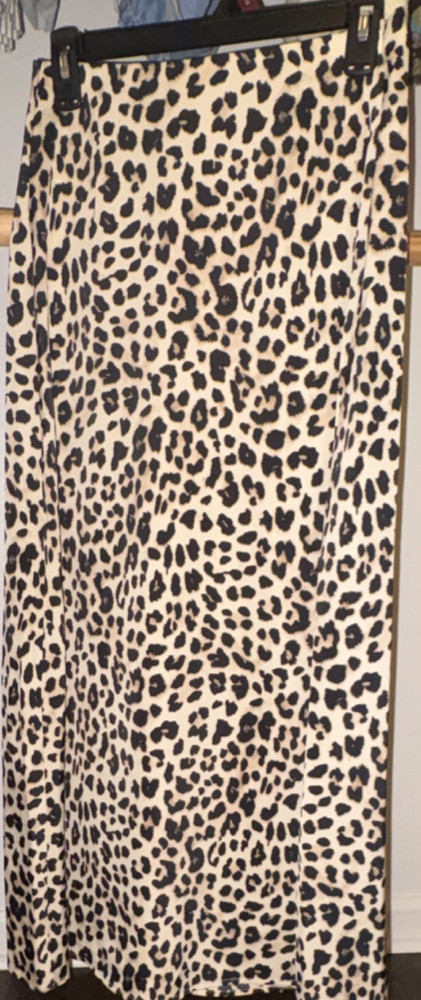 Sincerely Jules Women's Beige/Black Leopard Print Midi Pencil Skirt, Size S