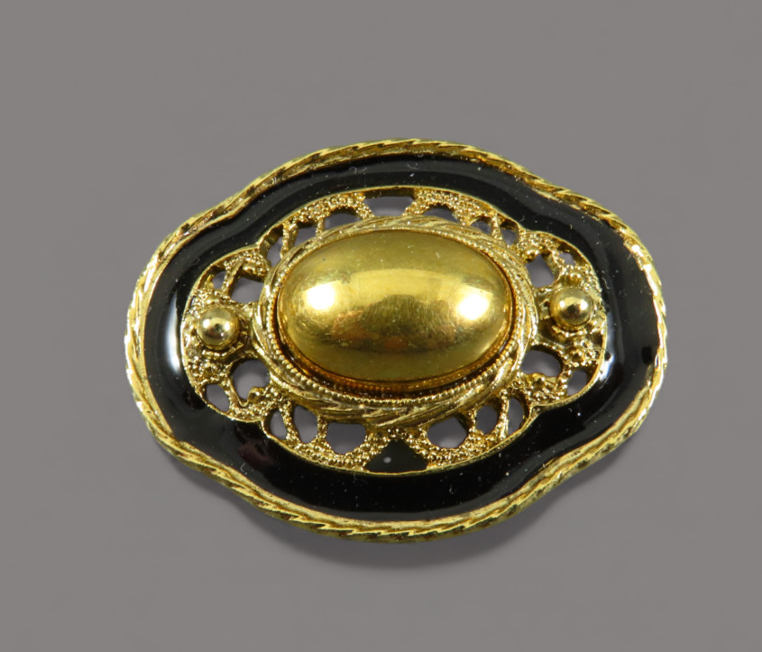 Vintage 1928 GOLD TONE w/BLACK ENAMEL BROOCH PIN Domed Center FILIGREE VICTORIAN