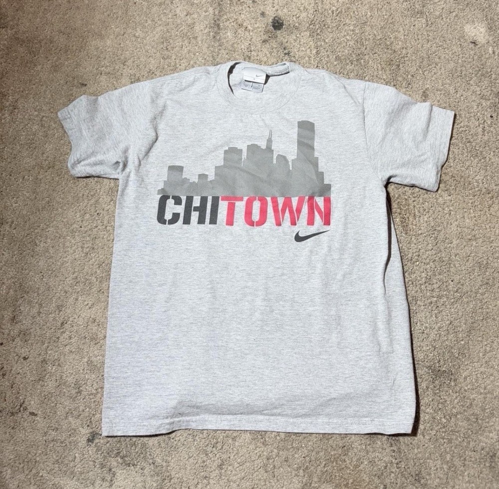 Vintage Nike grey Chicago Skyline T-Shirt Size S silver tag y2k