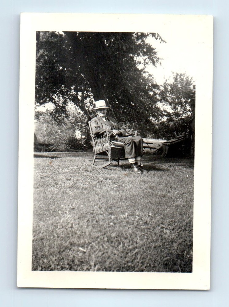 Old Vintage Photo SOLO OLDER ELDERLY MAN IN ROCKING CHAIR SUIT HAT SNAPSHOT