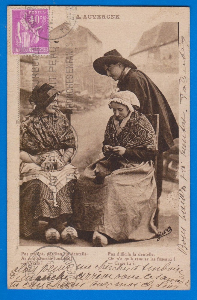 France, L' Auvergne, Women bobbin lace maker, Dentelliéres, old Postcard