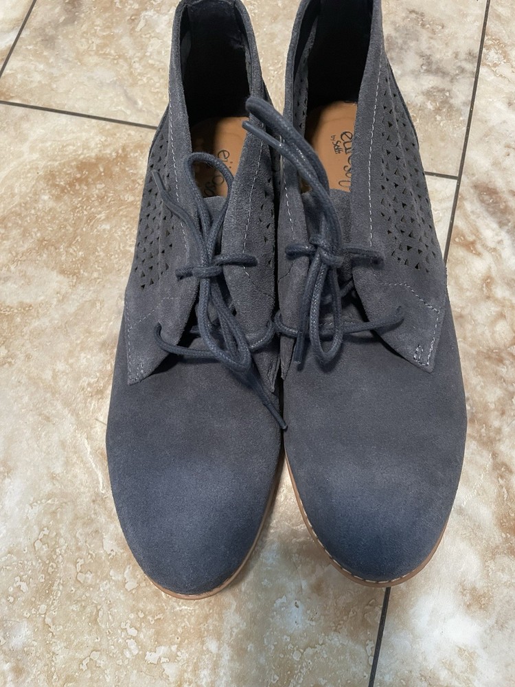 EURO SOFT BY SOFFT Oxford Blue Navy Wingtip Size 8 Suede Lace-Up Casual Shoes