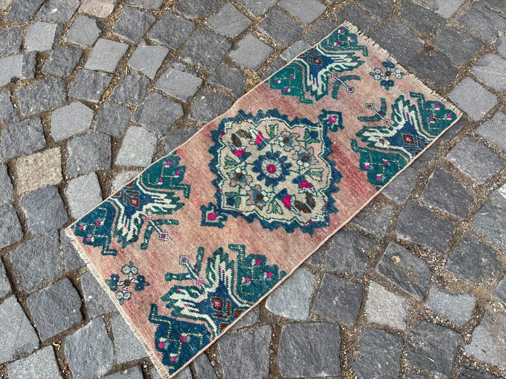 Turkish Small ug, Vintage rug, Handmade wool rug, Entryway rug 1,3 x 2,9 ft