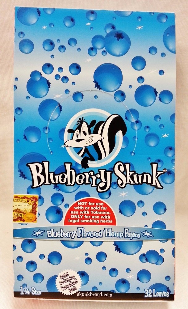 Full Box Skunk Brand 1 1/4 Blueberry Flavored Rolling Papers 32 Count Pack for Smooth and Flavorful Smoking Experience