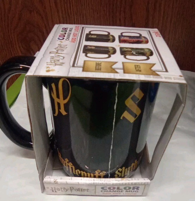 Harry Potter Hogwarts Houses 15 oz Color Changing Mug StartBid $27.28 New