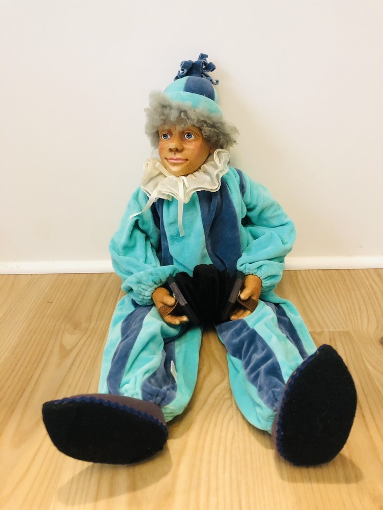 Vintage Kasma Clown Doll playing an Accordion 28