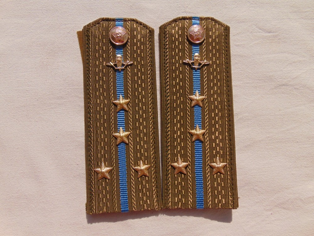 Shoulder straps of a Soviet captain of the USSR Airborne Forces