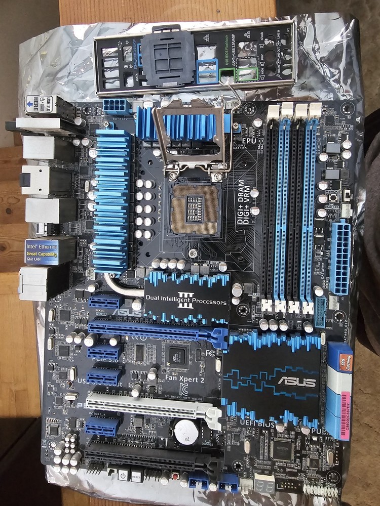 ASUS P8Z77-V DELUXE LGA 1155 Z77 HDMI SATA 6Gb/s ATX MB