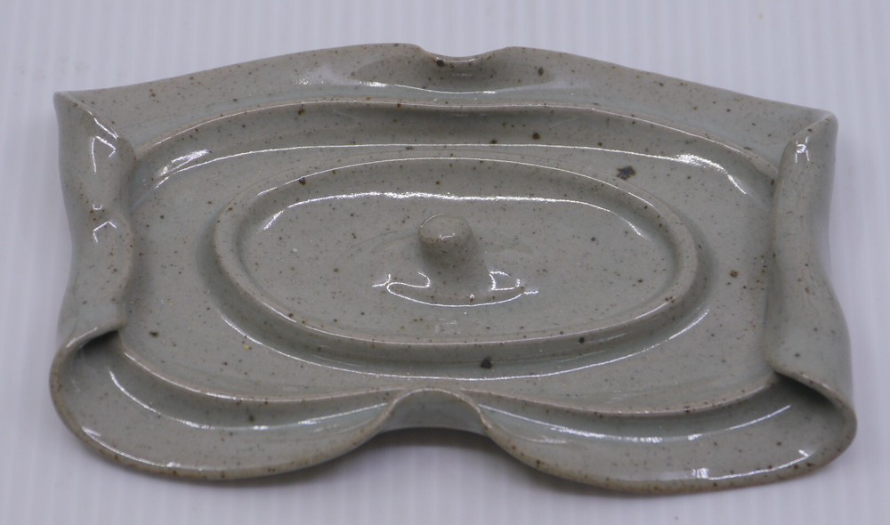 VINTAGE STUDIO ART POTTERY BUTTER DISH WITH ABSTRACT DESIGN, BULLSEYE PATTERN-image