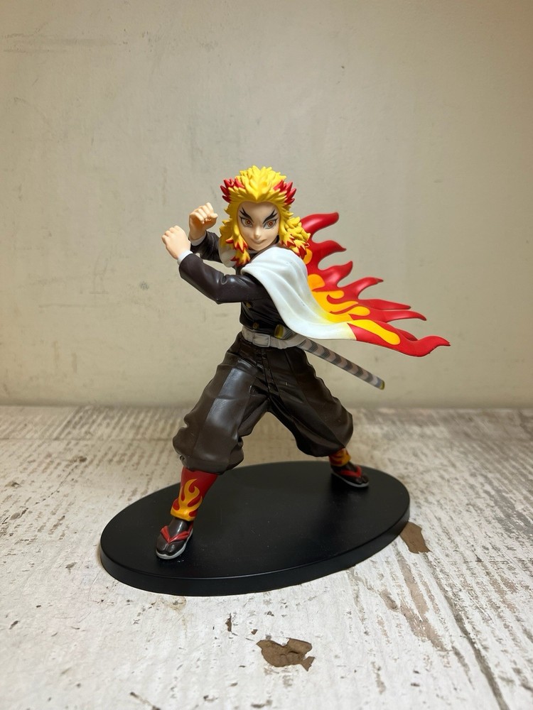 Demon Slayer Kimetsu no Yaiba  Figure  Kyojuro Rengoku Vibration Stars