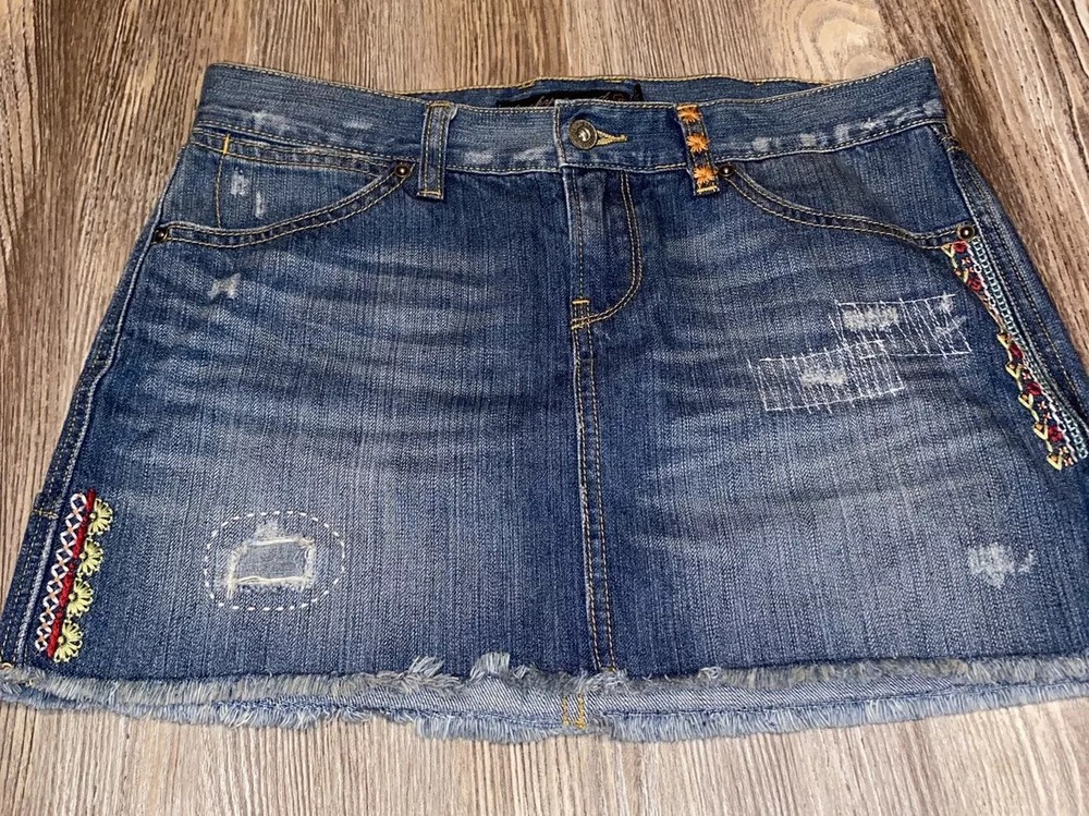 Lucky Brand -Legend Denim Mini Skirt Embroidered Distressed sz 2/26 EUC